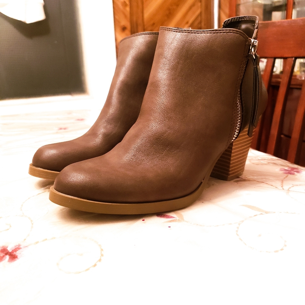 Brown Boots 7M NWOT
